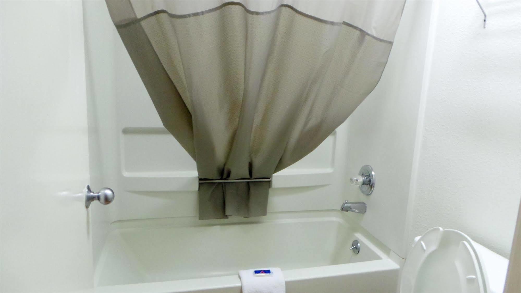 Hotel 6-covington, Tn 2*